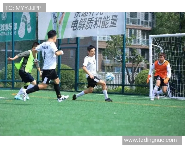 豹子足球鞋助力足球明星展现卓越球技与风采