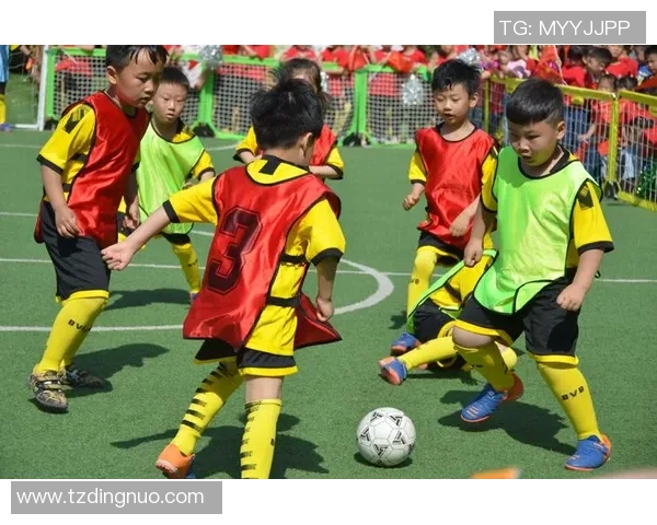 足球明星抠脚趣味瞬间大集合让我们一起欣赏他们的搞笑时刻